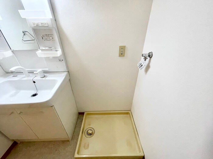 物件内観写真13　(洗濯機置場)