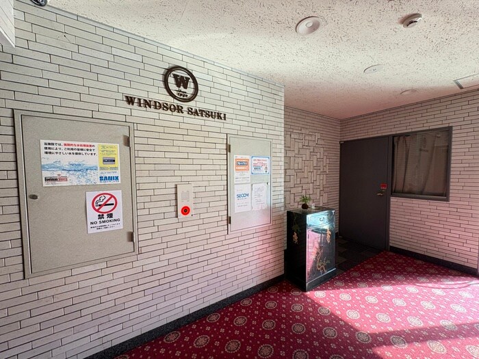 物件外観写真6　(エントランス部分)