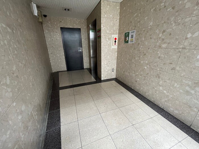 物件外観写真4　(エントランス部分)