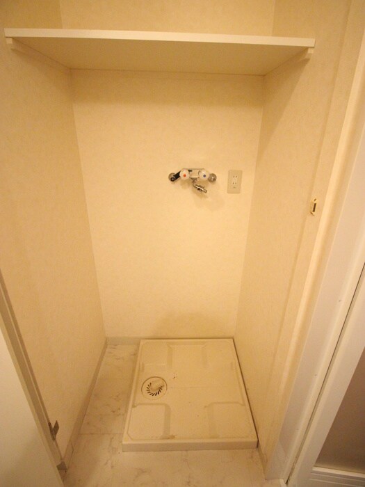 物件内観写真10　(洗濯機置場)