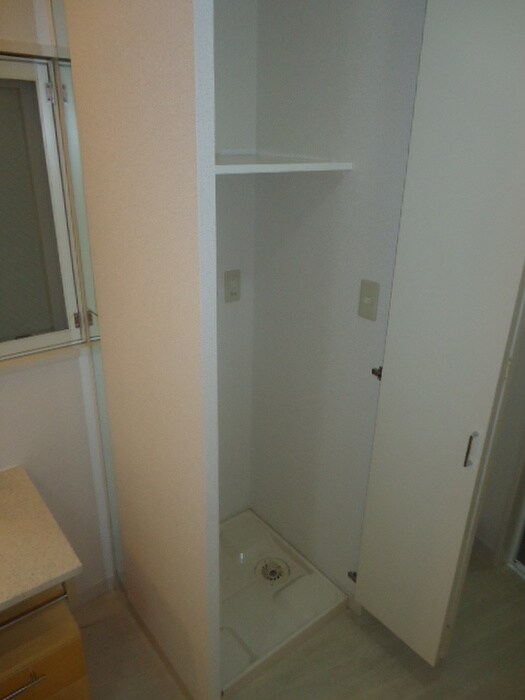 物件内観写真18　(洗濯機置場)