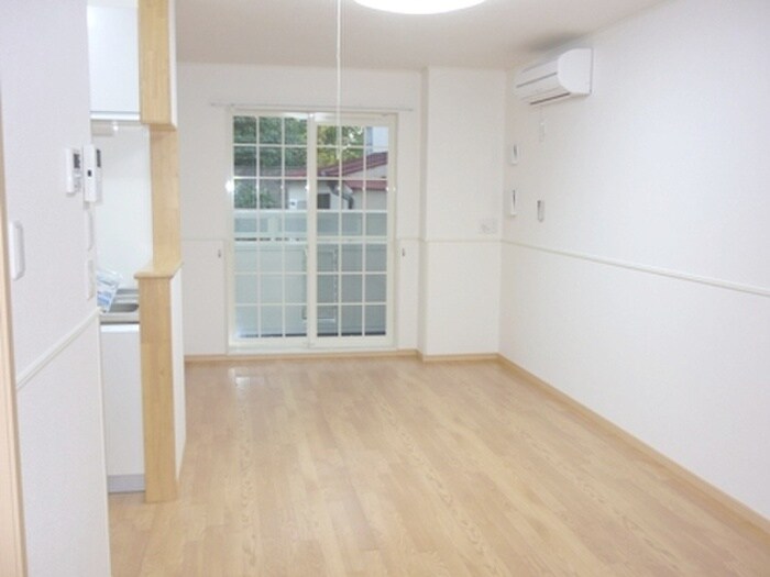 物件内観写真2　(居室)