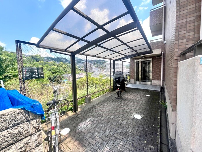 物件外観写真5　(駐輪場)