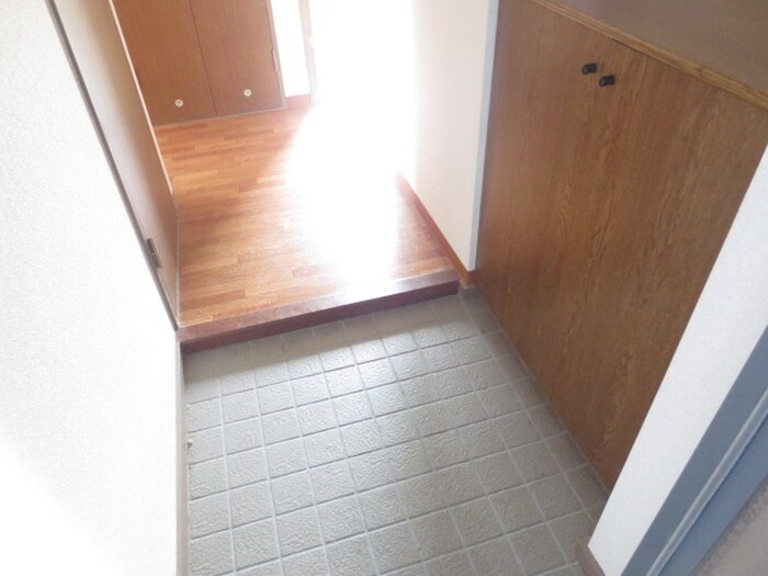 物件内観写真16　(玄関)