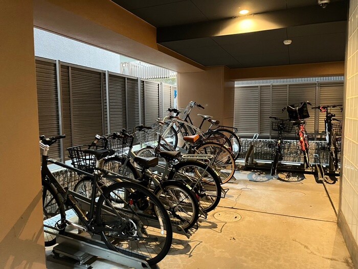 物件外観写真4　(駐輪場)