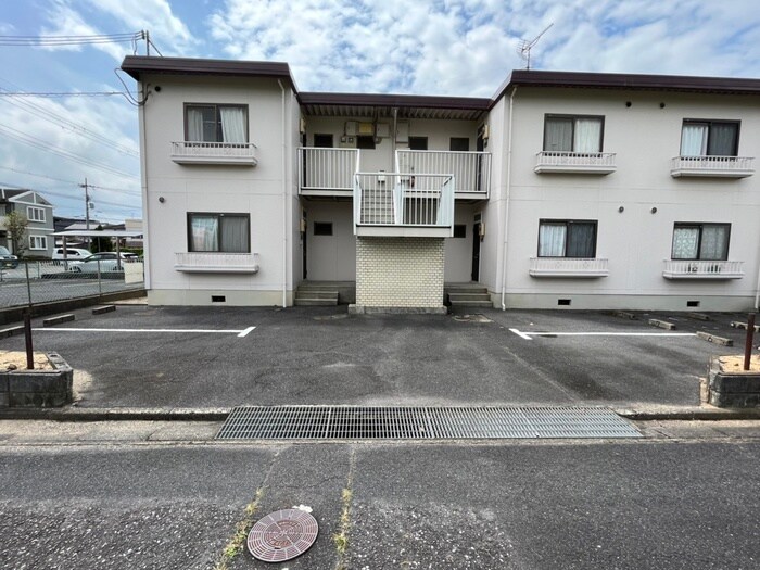 物件外観写真2　(駐車場)