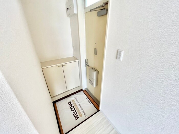 物件内観写真13　(玄関)