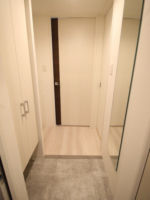 物件内観写真7　(玄関)