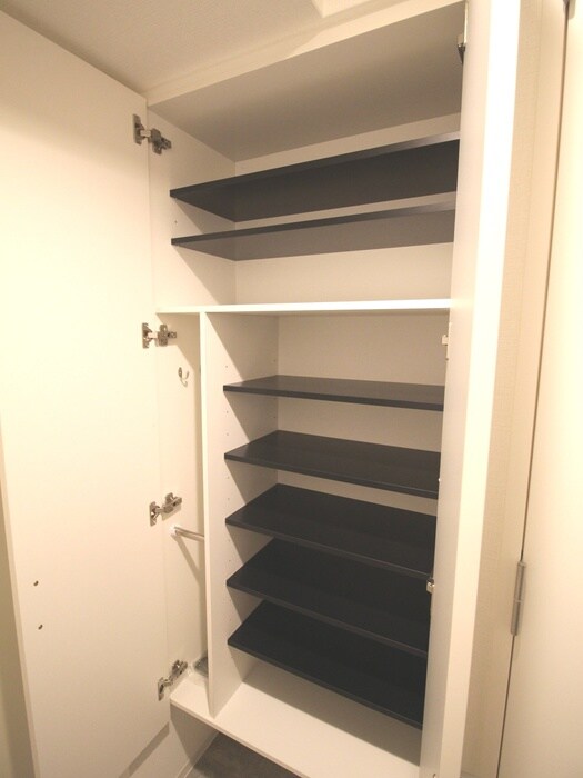 物件内観写真8　(靴箱)