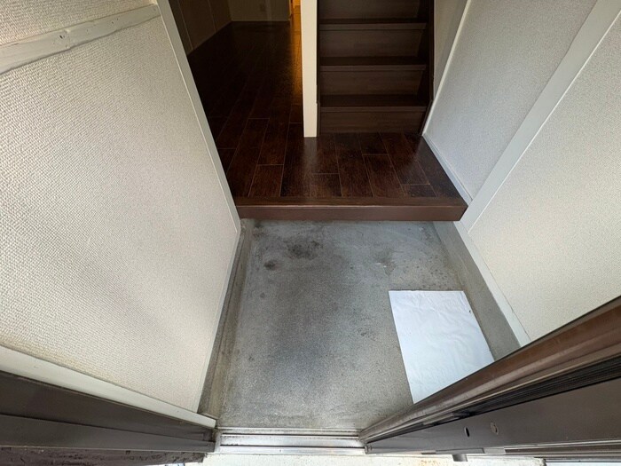 物件内観写真15　(玄関)