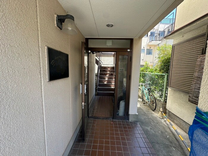 物件外観写真4　(エントランス部分)