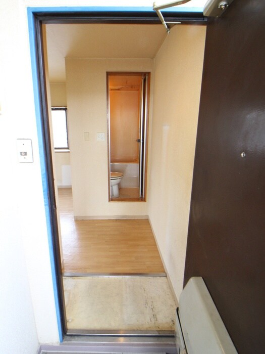 物件内観写真12　(玄関)