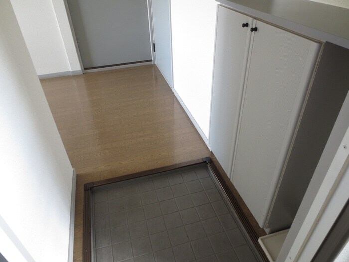 物件内観写真11　(玄関)