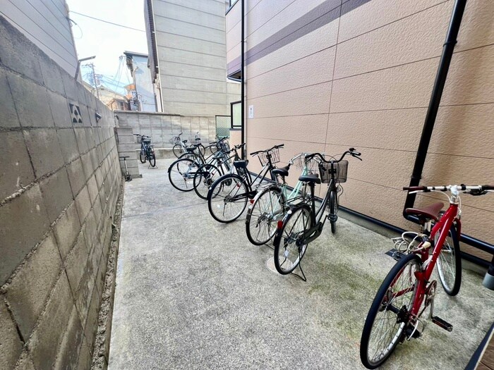 物件外観写真5　(駐輪場)