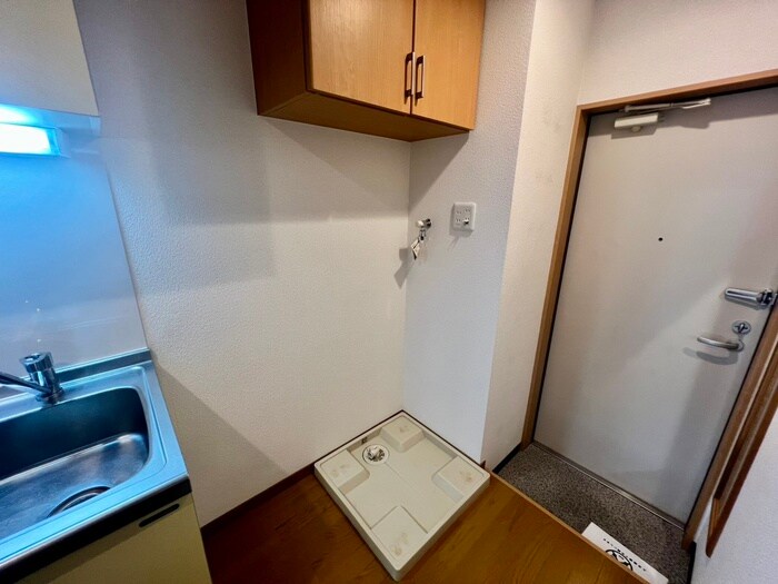 物件内観写真13　(洗濯機置場)