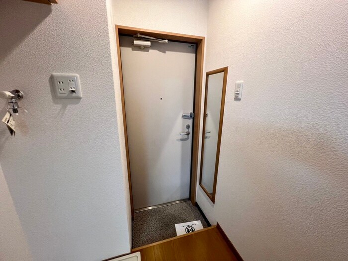 物件内観写真17　(玄関)