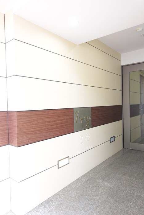 物件外観写真5　(エントランス部分)