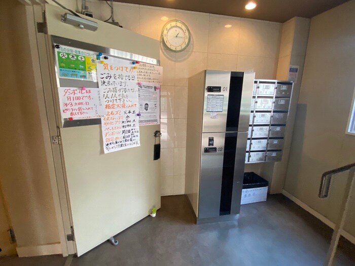 物件外観写真5　(エントランス部分)