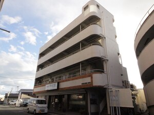 夏山マンション外観写真