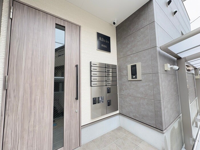 物件外観写真3　(エントランス部分)