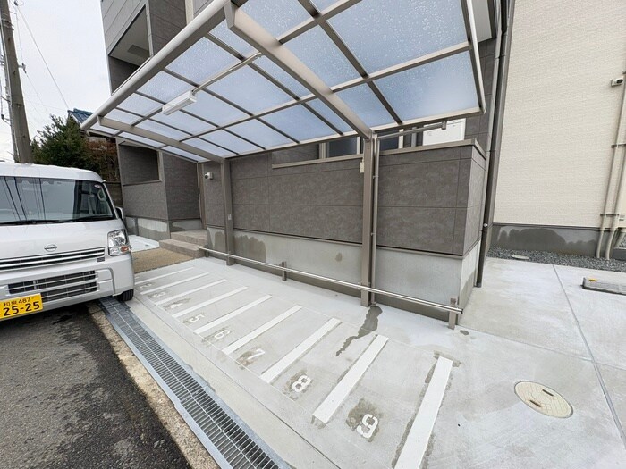 物件外観写真4　(駐輪場)