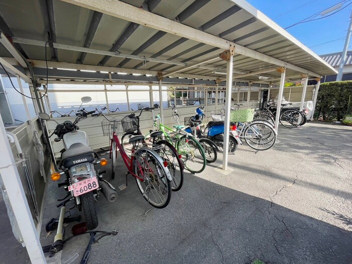 物件外観写真3　(駐輪場)