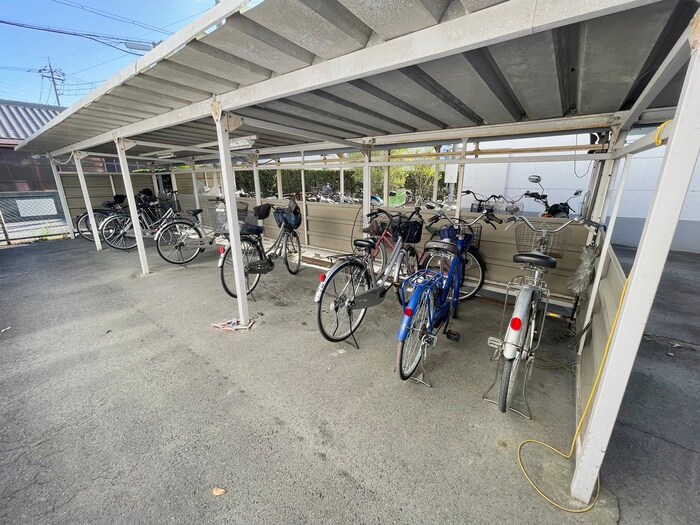 物件外観写真4　(駐輪場)