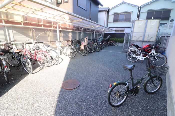 物件外観写真4　(駐輪場)
