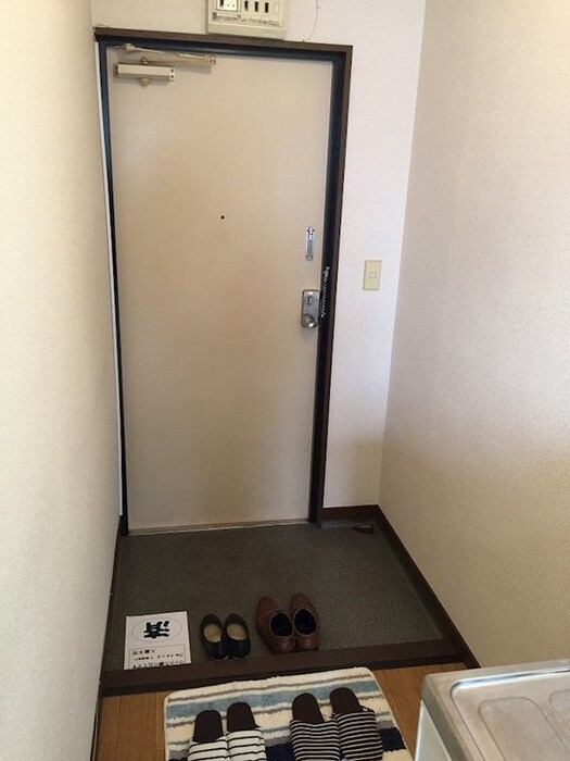 物件内観写真10　(玄関)