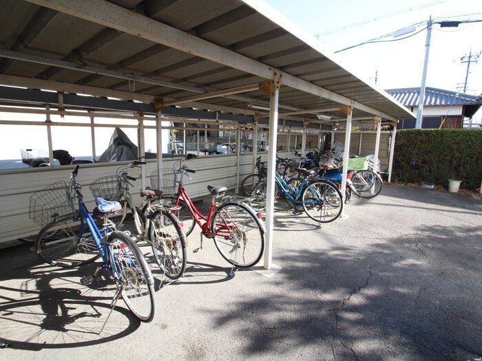 物件外観写真4　(駐輪場)