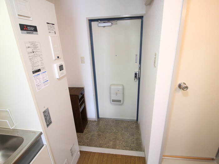 物件内観写真16　(玄関)