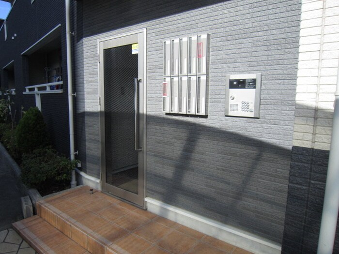 物件外観写真4　(エントランス部分)
