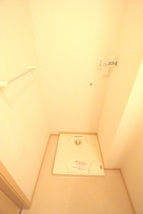 物件内観写真18　(洗濯機置場)