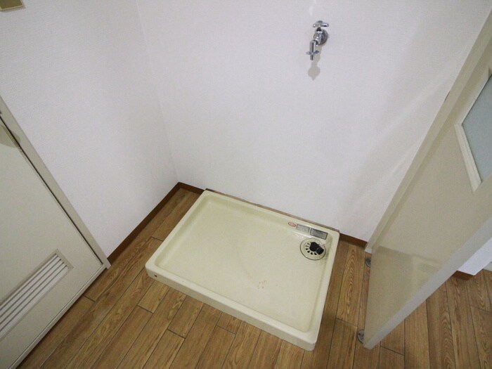 物件内観写真14　(洗濯機置場)