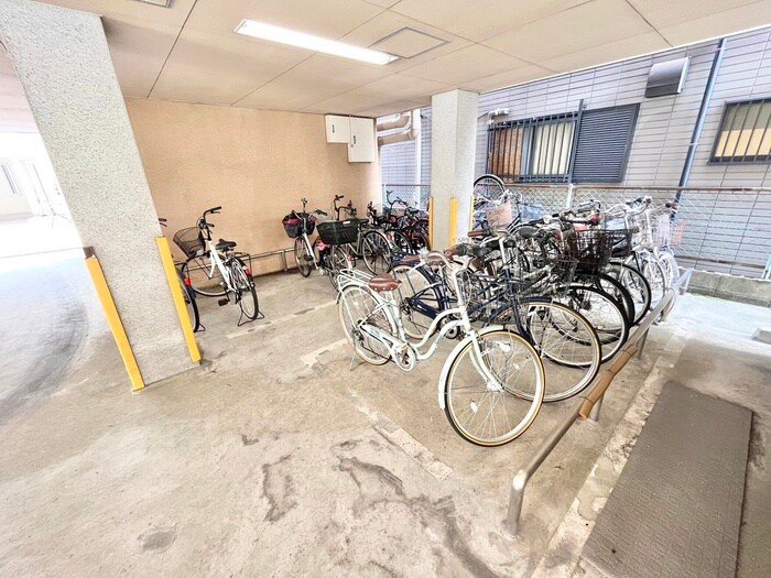 物件外観写真3　(駐輪場)
