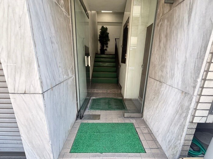 物件外観写真4　(エントランス部分)