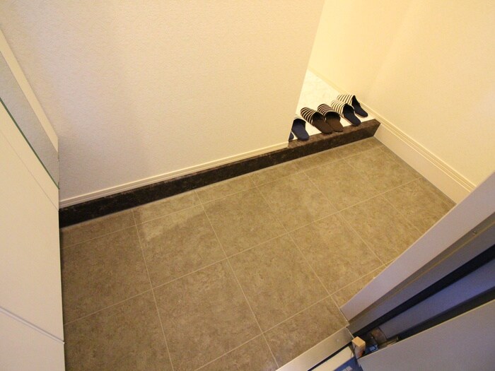 物件内観写真17　(玄関)