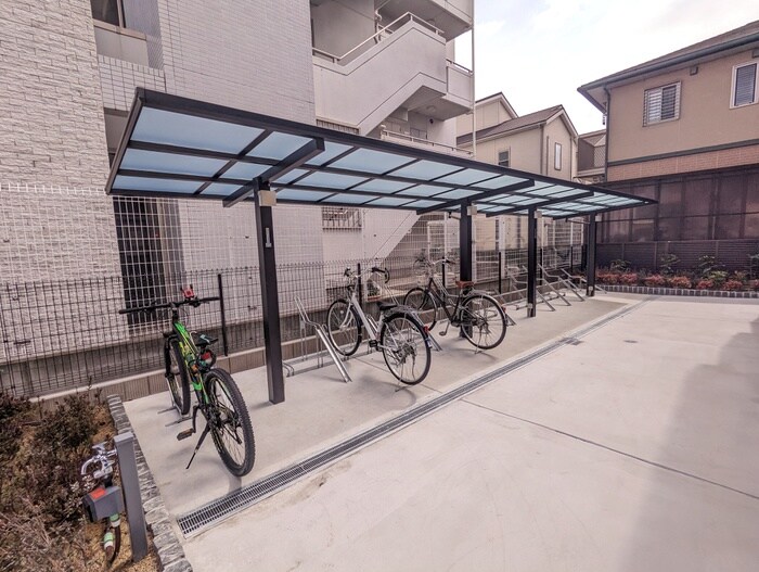 物件外観写真4　(駐輪場)