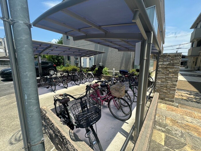 物件外観写真3　(駐輪場)