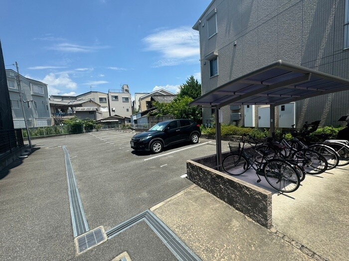 物件外観写真4　(駐車場)