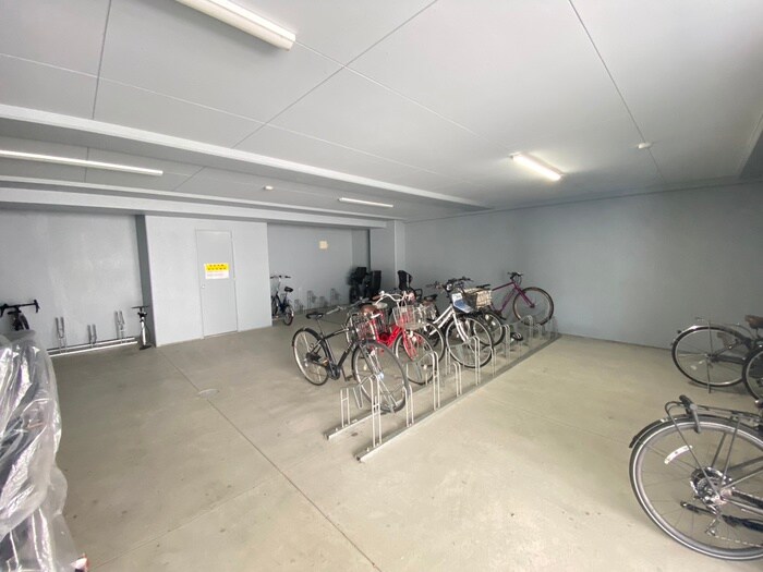 物件外観写真5　(駐輪場)