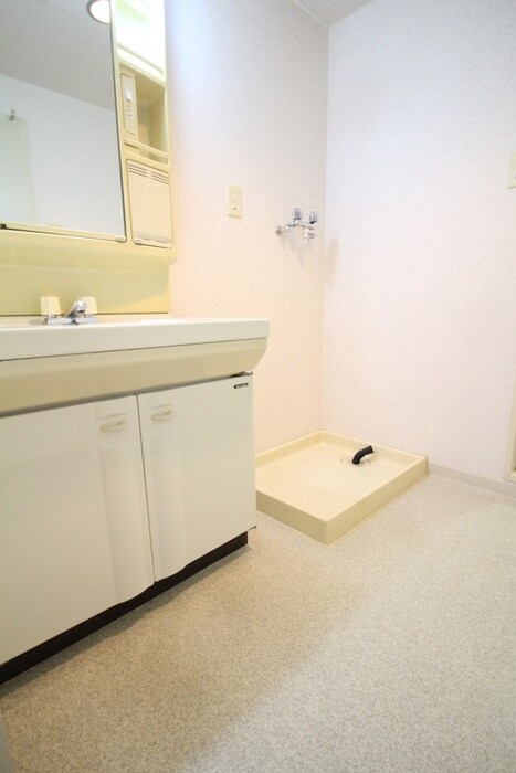 物件内観写真12　(洗濯機置場)