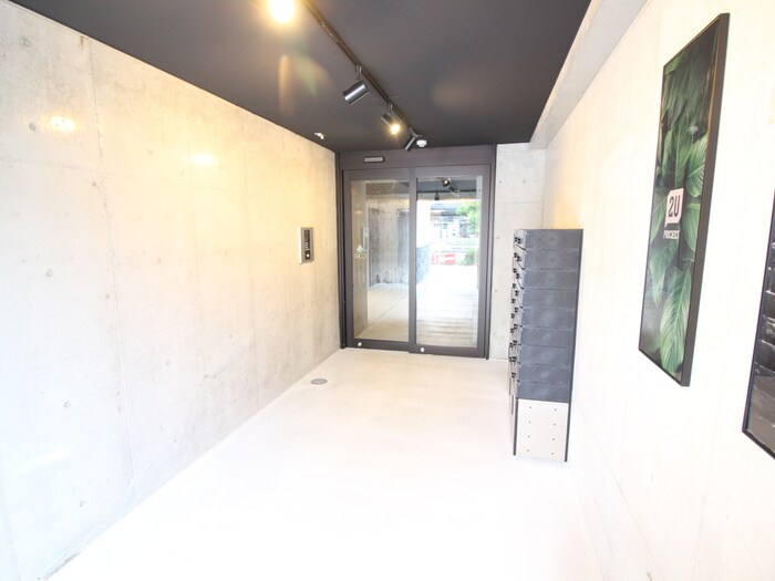 物件外観写真5　(エントランス部分)