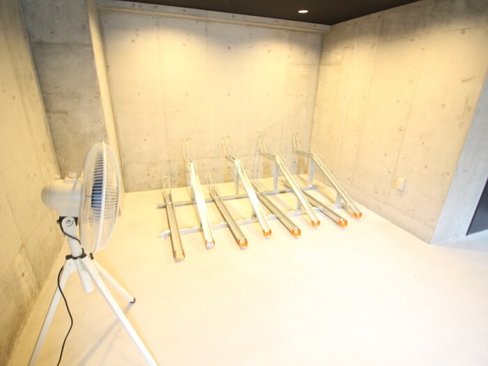 物件外観写真6　(駐輪場)