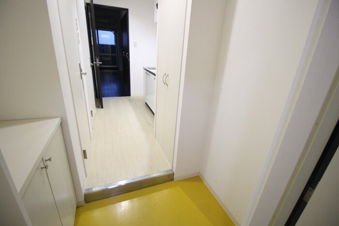 物件内観写真5　(玄関)