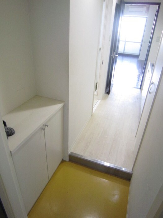 物件内観写真5　(玄関)