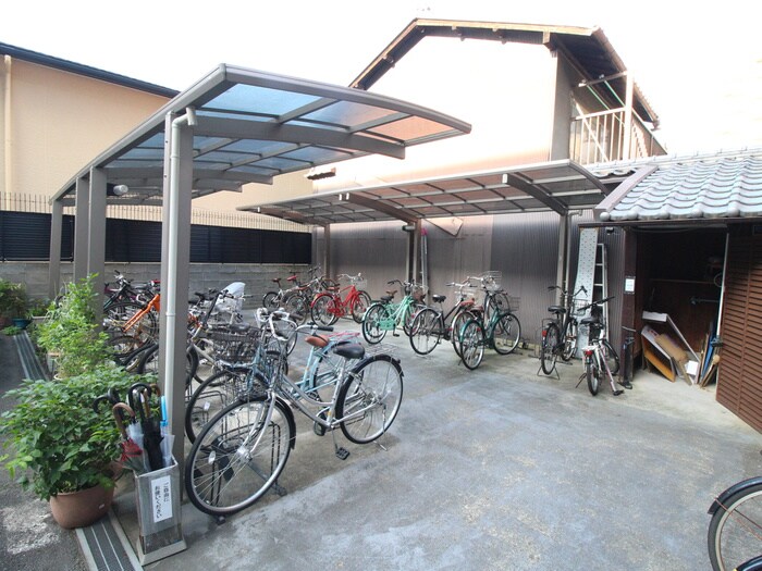 物件外観写真3　(駐輪場)