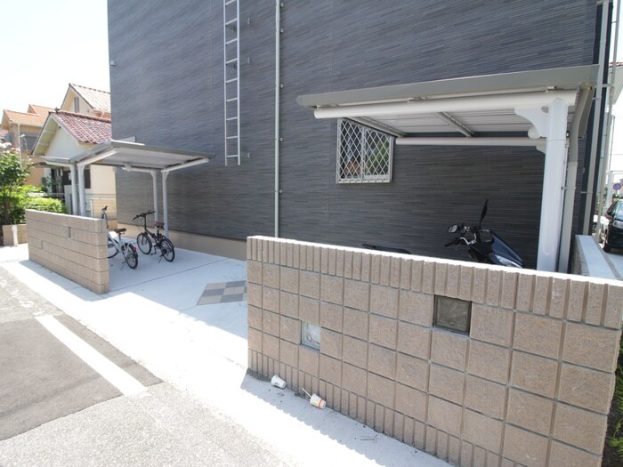 物件外観写真2　(エントランス部分)