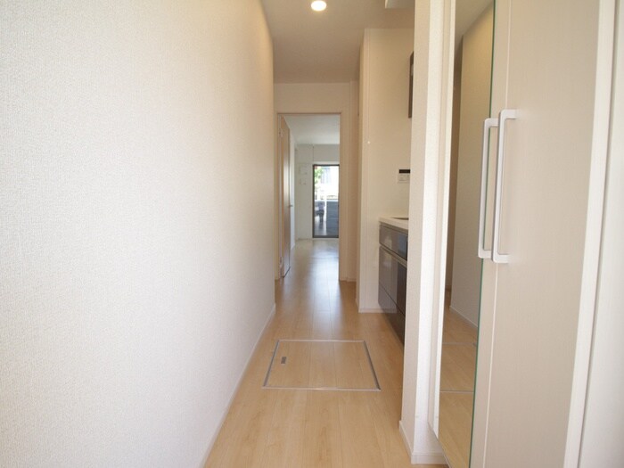 物件内観写真14　(廊下)