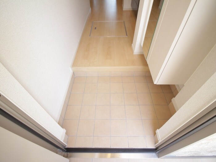 物件内観写真18　(玄関)